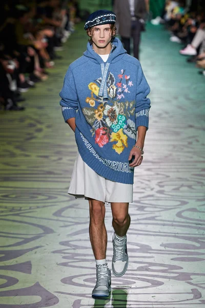 Look 10